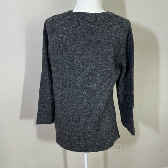 Karen Scott sz med sweater. Three button cardigan in a gray flecked yarn - Picture 6 of 11